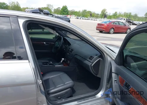 2011 Mercedes-Benz C 300 Luxury 4Matic/Sport 4Matic из США, поврежденный, VIN WDDGF8BBXBR180876